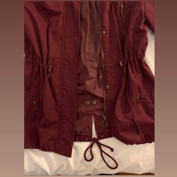 Adjustable Drawstring Utility Rain Jacket - Picture 6 of 8